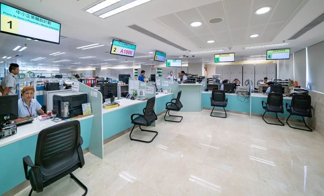經濟局位於南灣國際銀行大廈3樓的櫃台.jpg